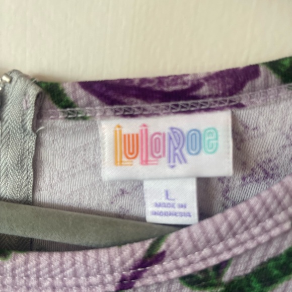 Short sleeved dress with pretty pleats and pockets. - Picture 3 of 3